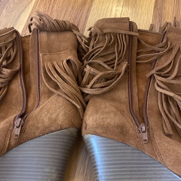 Minnetonka Women’s Brown Fringe Boots With Wedge Heel Size 7 - Picture 6 of 10